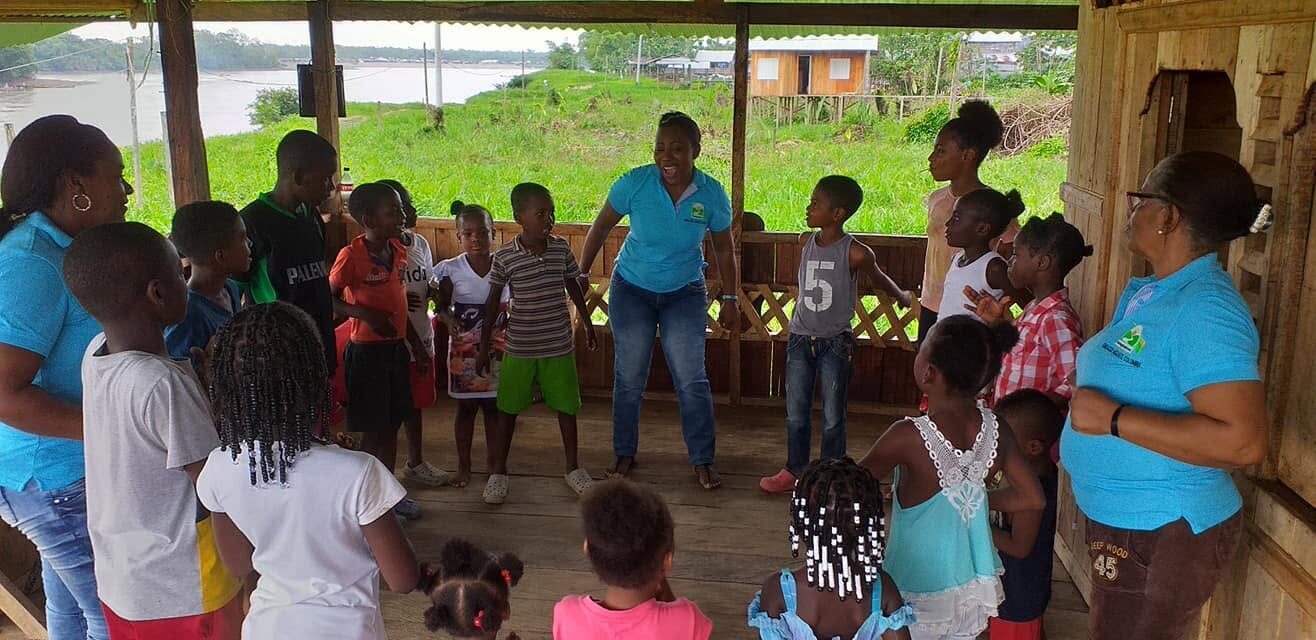 Actividad participativa de Fundación Aguaite con niñas y niños
